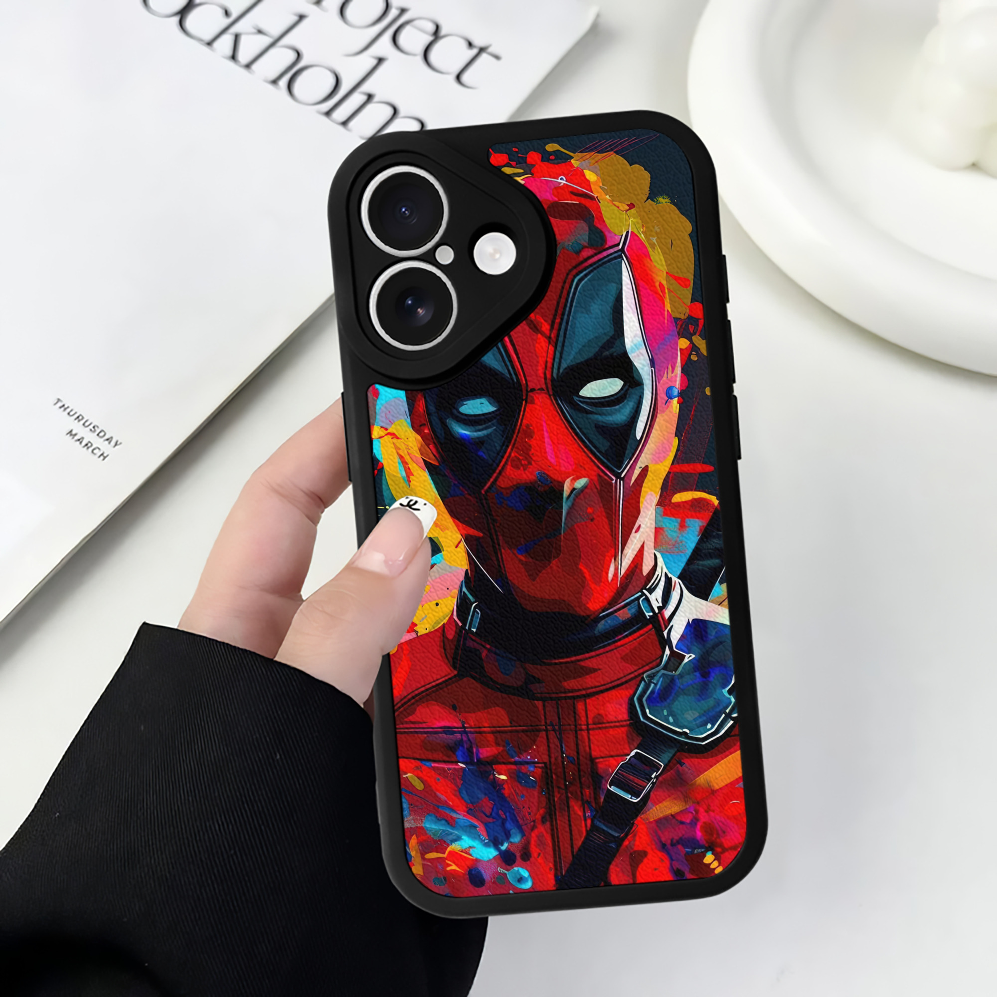 （画像用） Deadpool デッドプール 【iPhone 16シリーズ対応】シリコンスマホケース（レザー調） 材質：シリコン